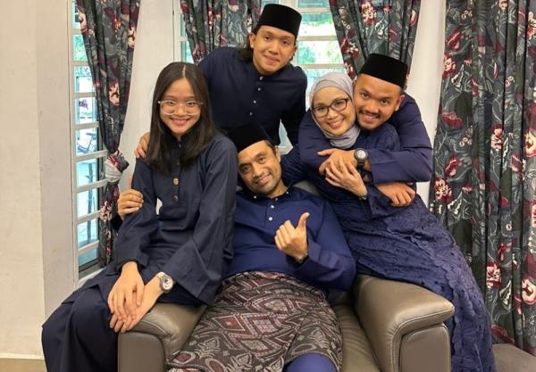 Malaysian TikTok coach Sufina overcomes business slump, kidney failure to find success in teaching (VIDEO)
