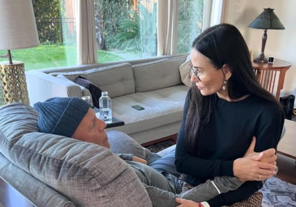 Demi Moore and Bruce Willis in recent photo