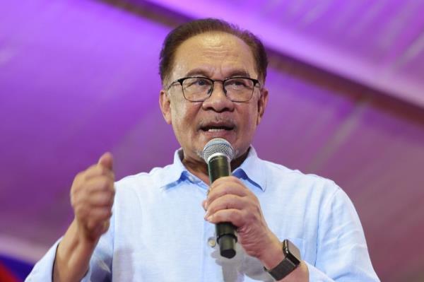 PM Anwar: Stop racial polemics, hadith module only for Muslim students 